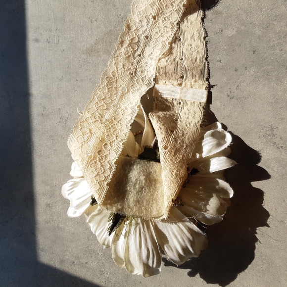 Gorgeous Lace Headband with Flower - Picture 4 of 4